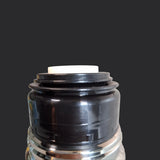 Druckverschluss der Thermosflasche in Nahaufnahme