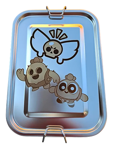 Edelstahl-Brotdose mit Gravur von drei Brawl-Stars-Spielfiguren, zweite Produktaufnahme.